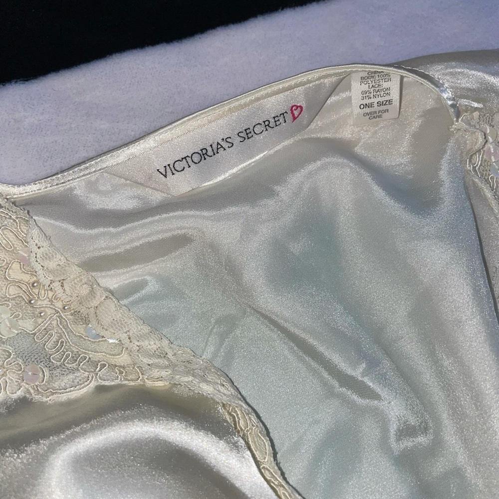 Victoria’s Secret Satin Polyester Robe - Picture 3 of 4